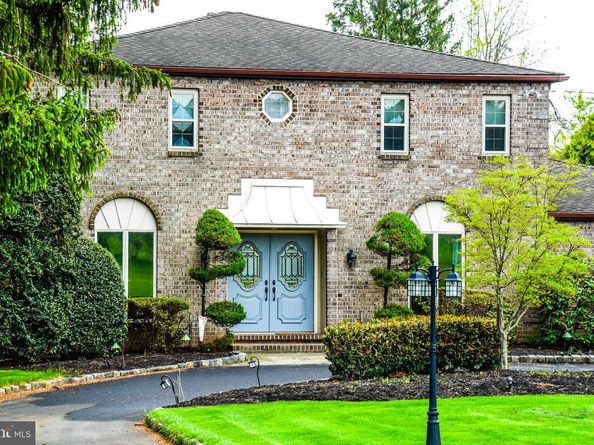 560 Lower Holland Road, Holland PA 18966