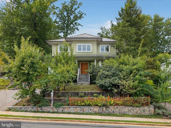 2136 Powhatan Street, Falls Church VA 22043