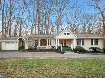 8505 Horseshoe Lane