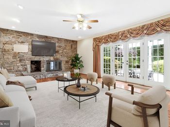 10009 New London Drive