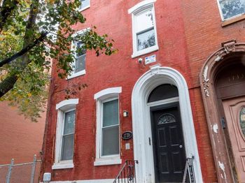 1735 W Oxford Street