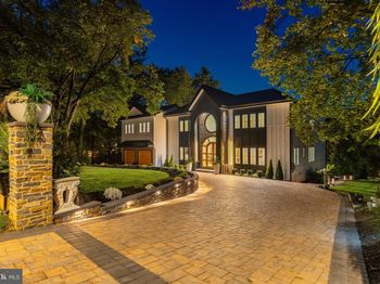 9402 Meadowbrook Avenue