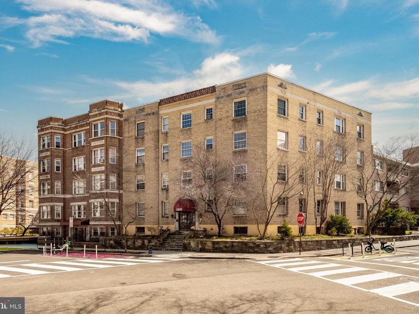1860 Clydesdale Place NW 105, Washington DC 20009