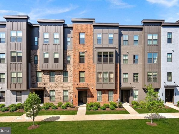 2240 Woodland Gap Terrace, Herndon VA 20171