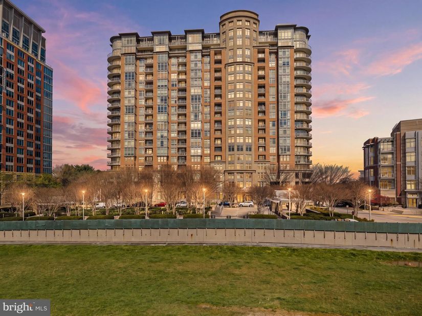 8220 Crestwood Heights Drive 1015, Mclean VA 22102