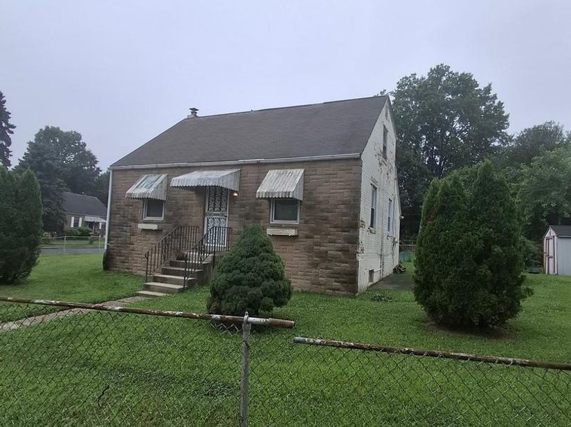 120 E Burton Lane, Sharon Hill PA 19079