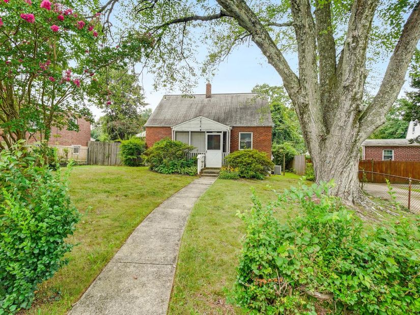 2926 Irvington Road, Falls Church VA 22042