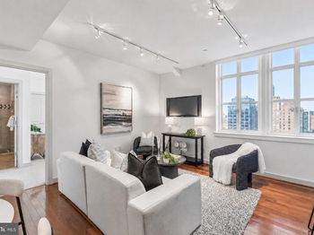 111 S 15TH Street