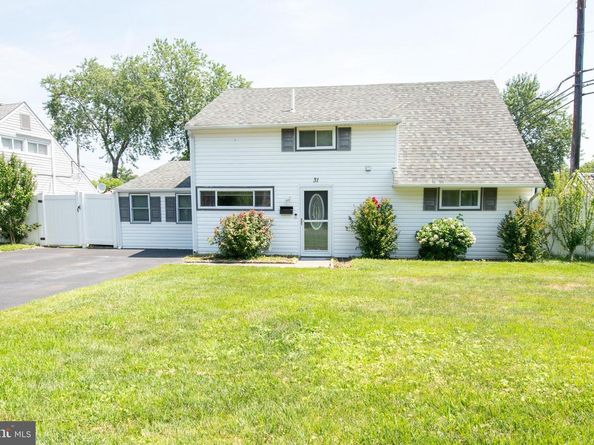 31 Roundwood Lane, Levittown PA 19055