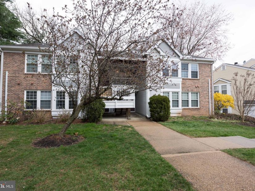 3402 Lakeside View Drive 134, Falls Church VA 22041