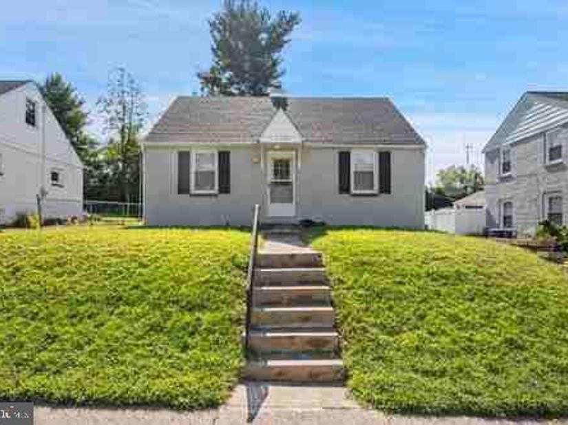 475 Evergreen Avenue, Philadelphia PA 19128