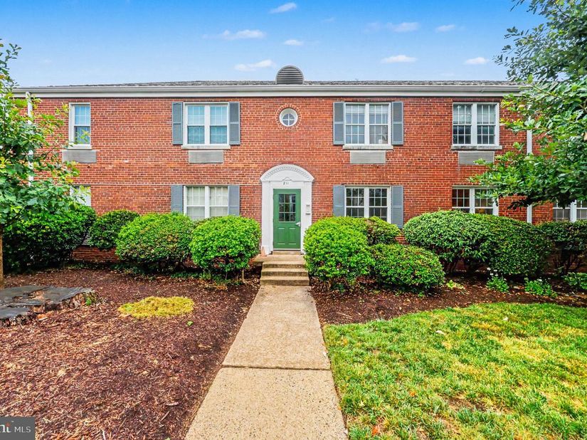 211 E Glebe Road D, Alexandria VA 22305