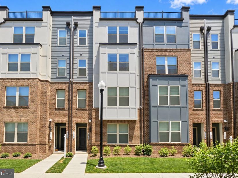 2129 Glacier Road 88, Herndon VA 20170