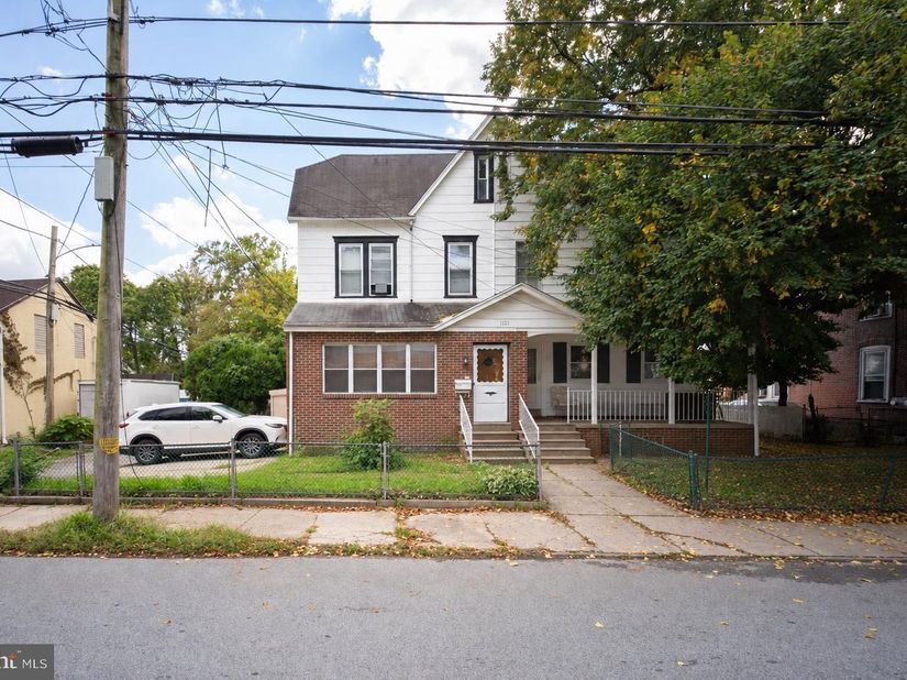 1121 Elmwood Avenue, Sharon Hill PA 19079