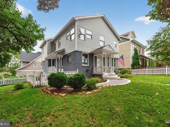 2637 N Greenbrier Street