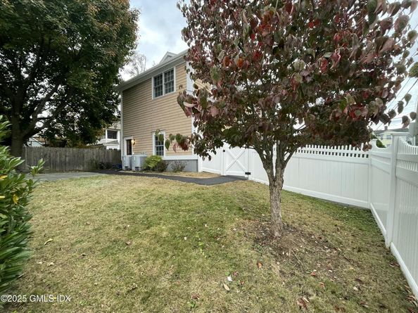 1 Northfield Street B, Greenwich CT 06830