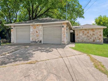 2401 Burleson RD