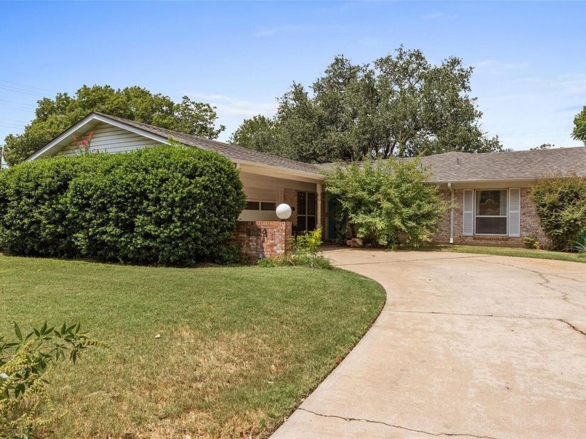 3304 Whitepine DR, Austin TX 78757