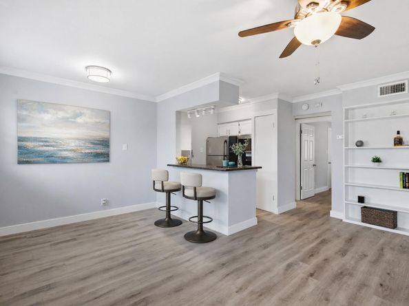 2401 Manor RD 232, Austin TX 78722