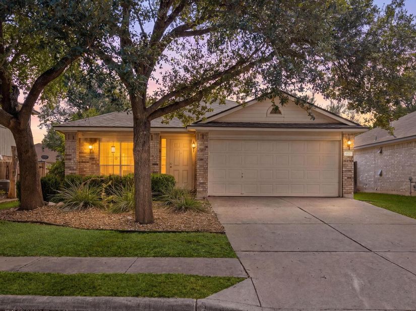 4621 Hoffman DR, Austin TX 78749