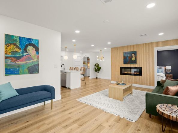 207 White Oak DR, Austin TX 78753