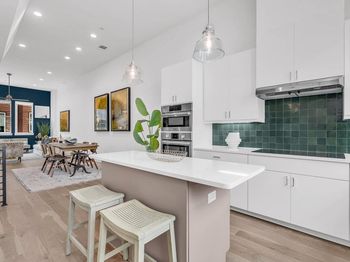 2505 Bluebonnet Ave