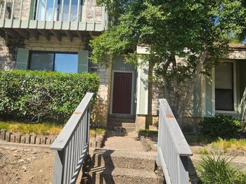 500 Hesters Crossing RD