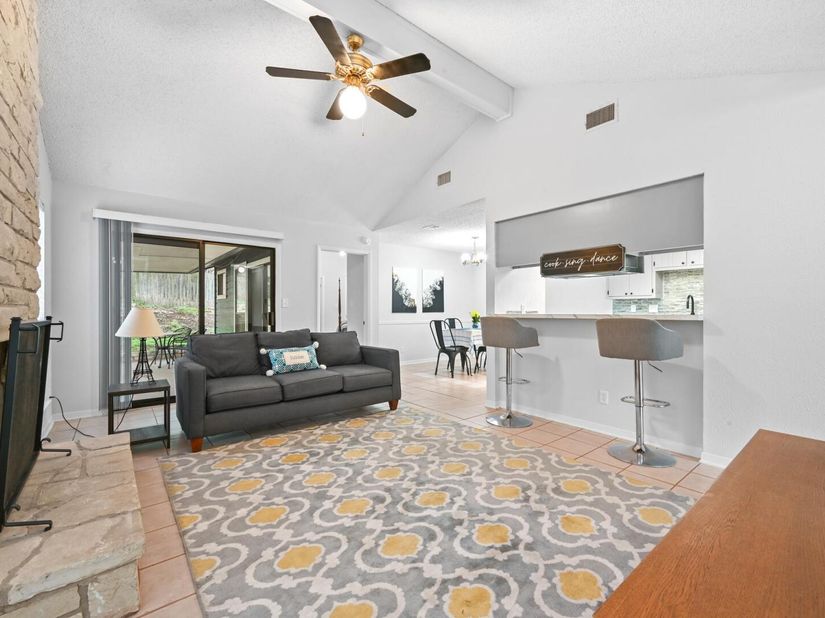 275 Mooring CIR A, Lakeway TX 78734