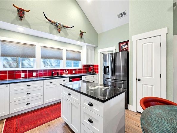 10502 W Lakeview DR, Jonestown TX 78645