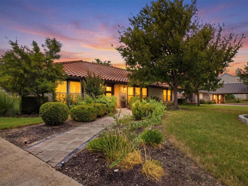 105 Tallstar DR, Lakeway TX 78734