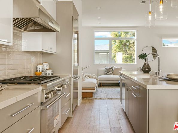 3218 S Barrington Avenue, Los Angeles CA 90066