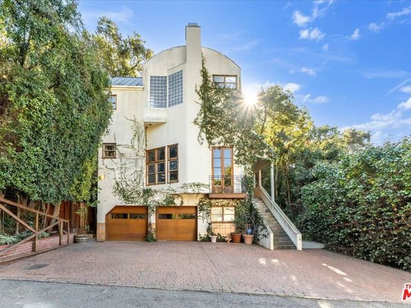 9864 Yoakum Drive, Beverly Hills CA 90210