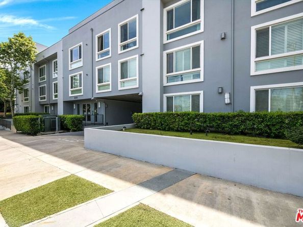 10878 Bloomfield Street 406, Toluca Lake CA 91602