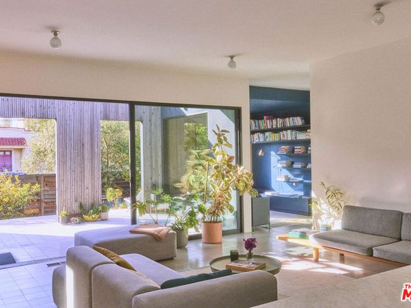 906 Superba Avenue, Venice CA 90291