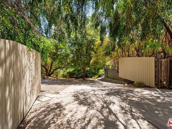 22760 Chamera Lane, Topanga CA 90290