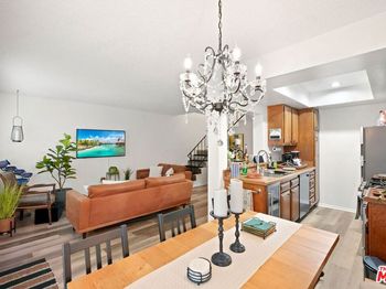 18560 Vanowen Street