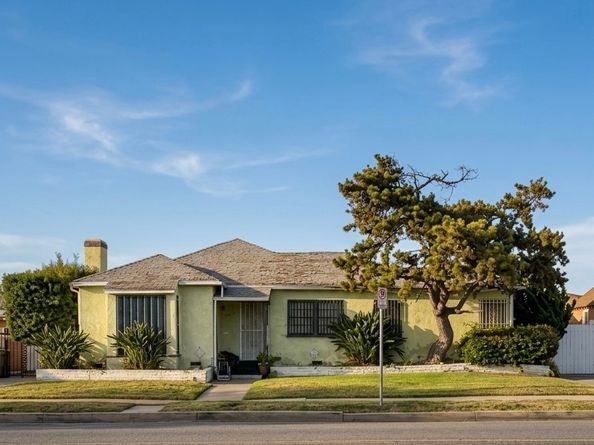8826 S Van Ness, Los Angeles CA 90047