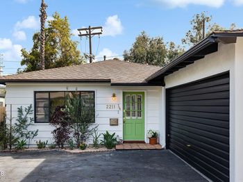 1/4 Casitas Avenue