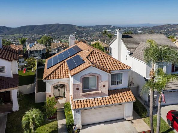 2466 Bear Rock Gln, Escondido CA 92026