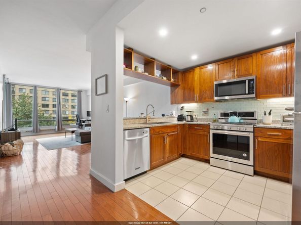 20 Newport Parkway 305, Jersey City NJ 07310