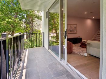 89 Bright St