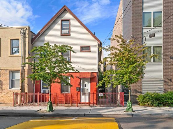 509 3rd St, Union City NJ 07087