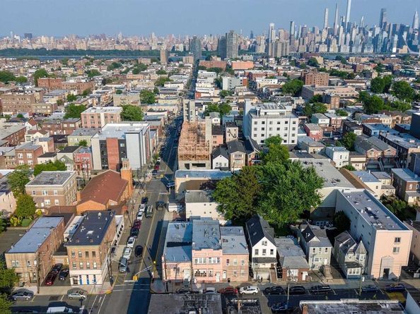 6910 Jackson St, Guttenberg NJ 07093