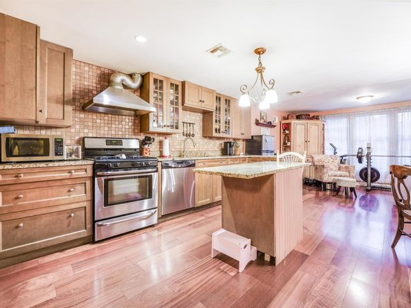 372 5th St, Jersey City NJ 07302