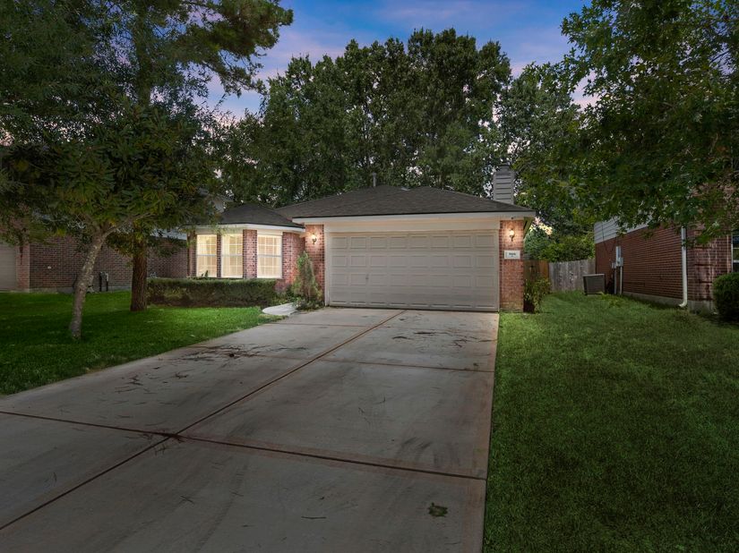 166 Fairwind Trail Drive, Conroe TX 77385