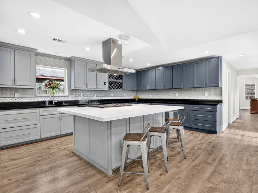 10335 Emnora Lane, Houston TX 77043