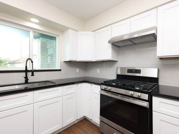 9015 Vinearbor Street, Houston TX 77033