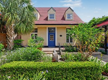 1990 W Clay Street