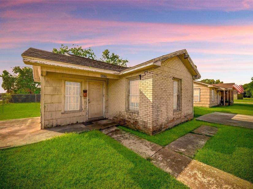 8470 Wier Drive, Houston TX 77017