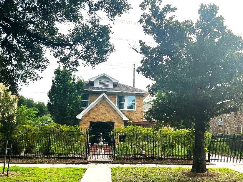 2417 Blodgett Street, Houston TX 77004